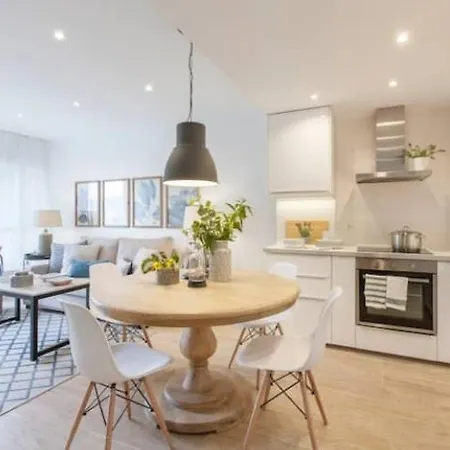 Apartment Premium In Benalbeach,